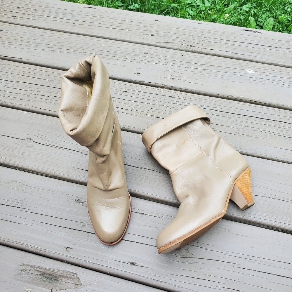 Vintage Beige Slouchy Leather Heeled Boots. Hippie 70s/80s Style.